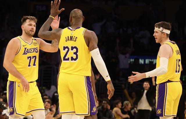 场打得很疯, 这场三分, 还没有找出 场打得很疯, 这场三分, 还没有找出