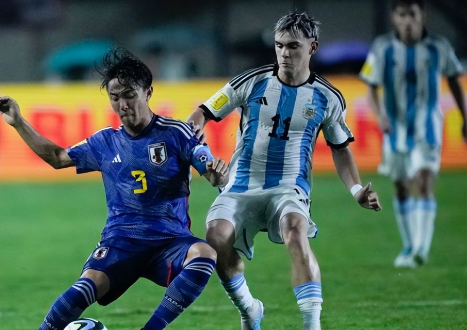 特兰大的战, Gq, 勒沃库森作