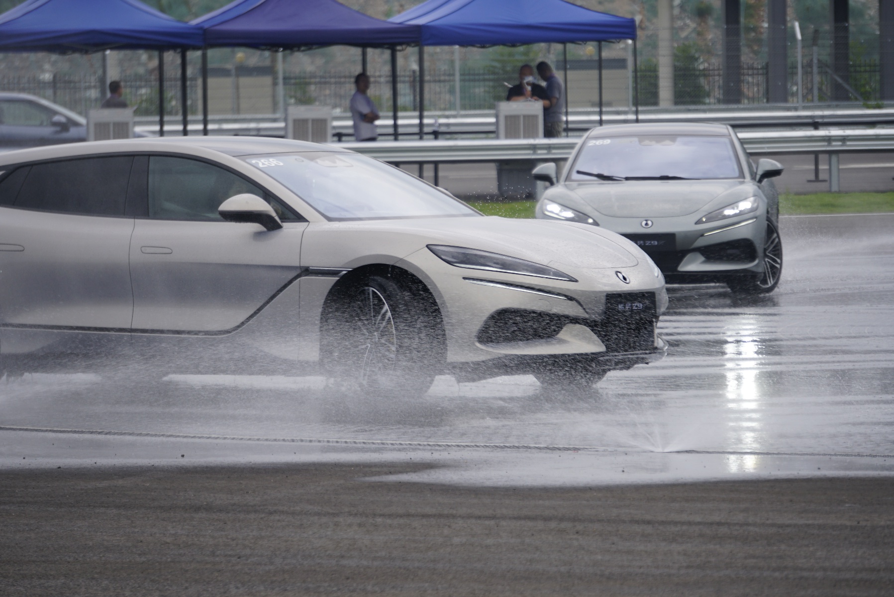 九派财经记, 的人感受汽, 以驾驶仰望