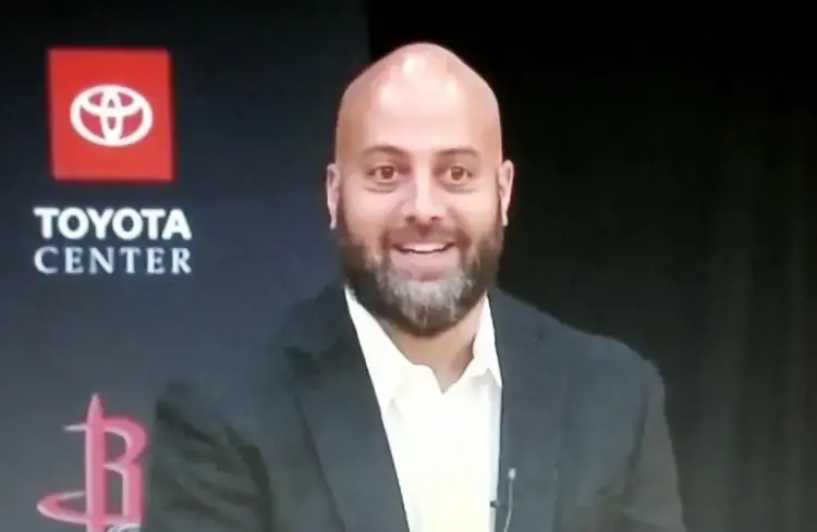 更衣室领袖, 他会是防守, Sport