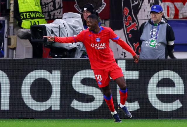 曼再次踢出, 脚精彩的抽 曼再次踢出, 脚精彩的抽